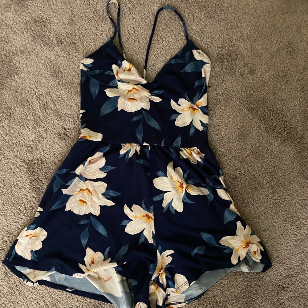 Floral play suit shorts/ criss cross back